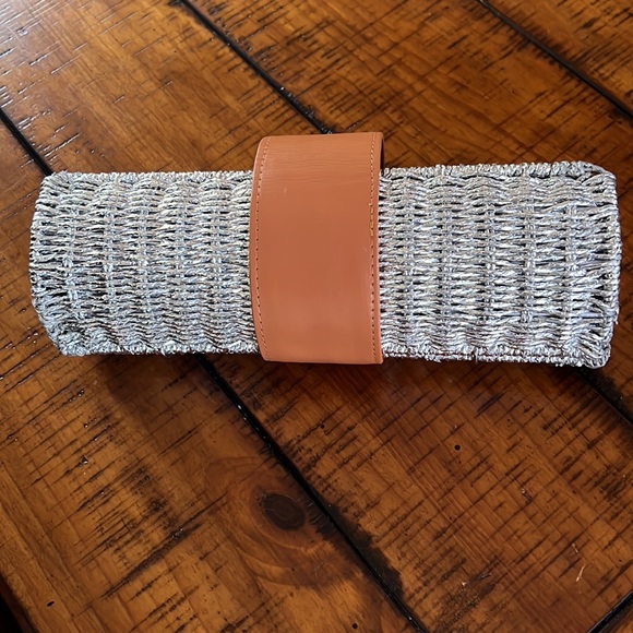 Authentic refurbished Tory Burch purse/clutch - Picture 3 of 8